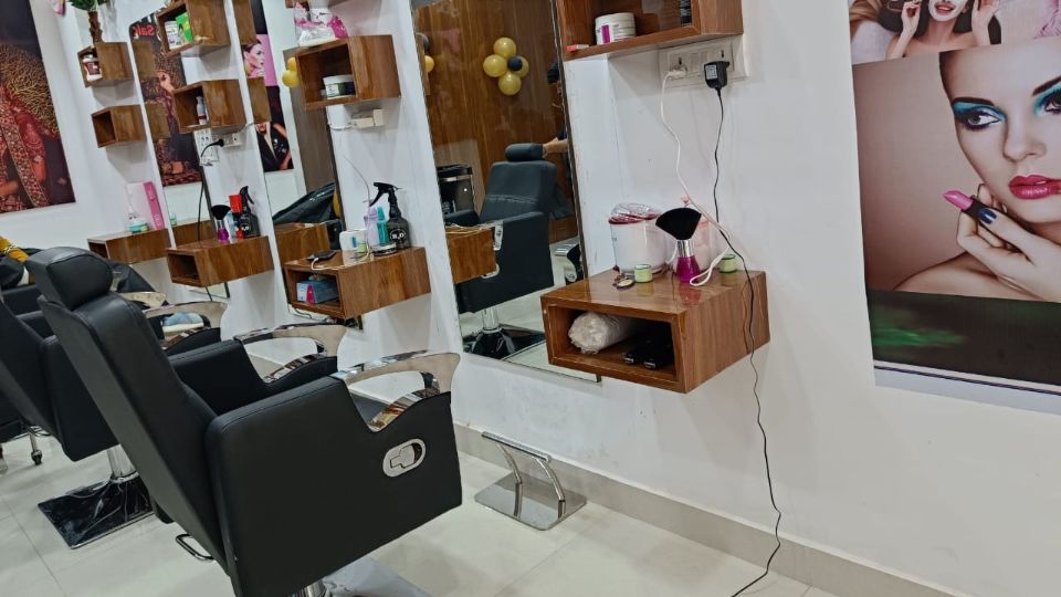 The Cut And Styles Unisex Salon Sector 43 GURGAON