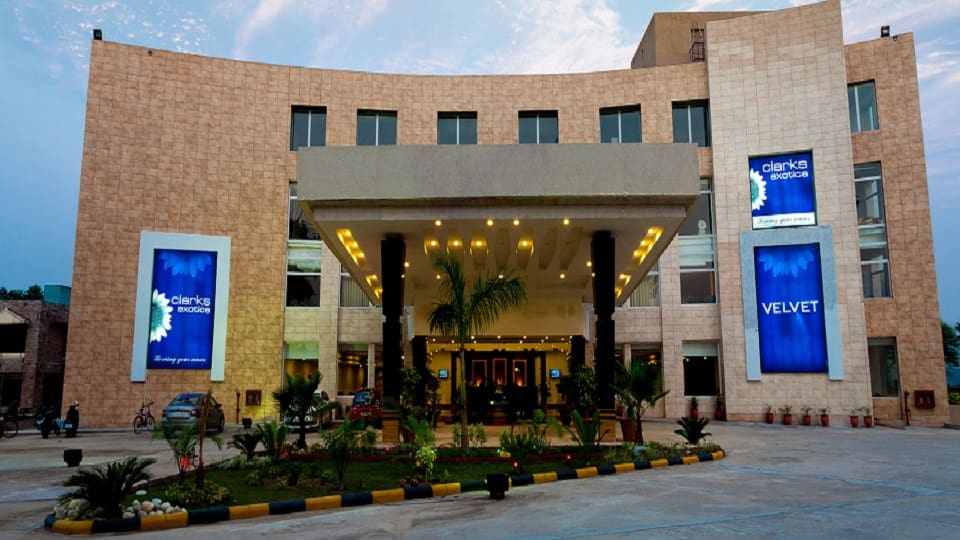 Hotel Velvet Clarks Exotica Zirakpur Ambala - Chandigarh National Highway Zirakpur