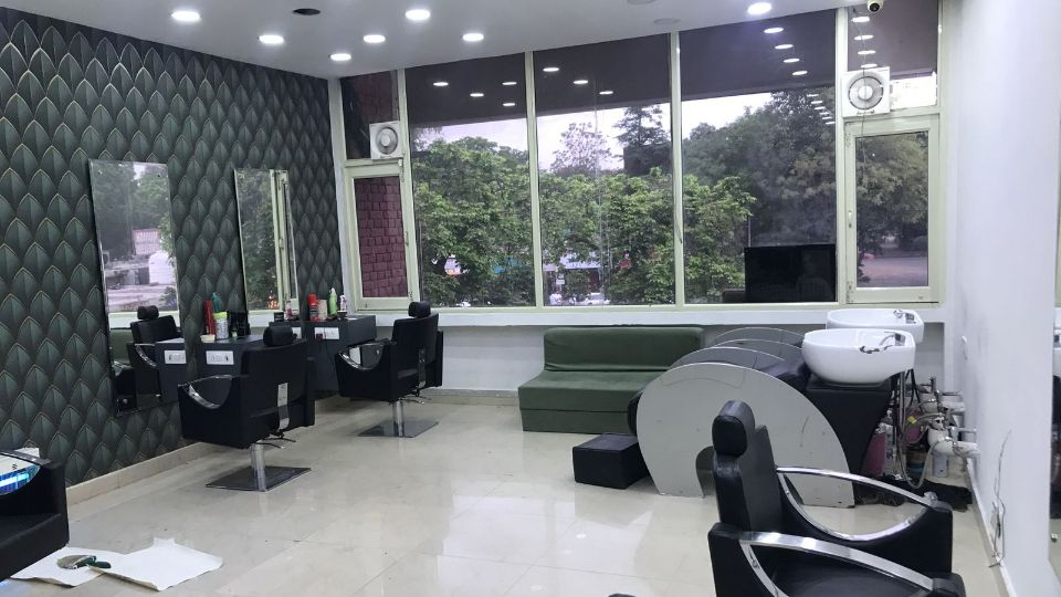 Salman's Makeover Unisex Salon Sector-35 Chandigarh