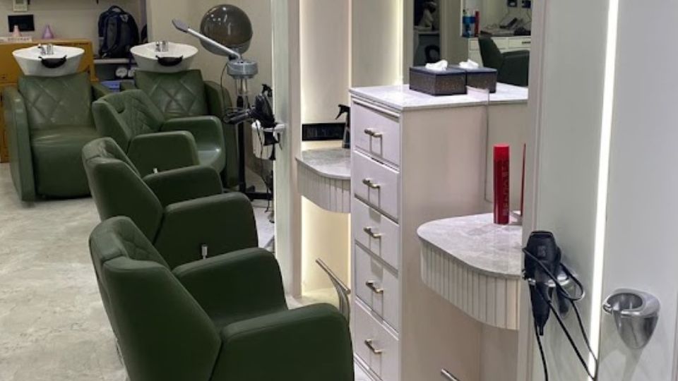 Adore Luxury Salon Sector 70 Mohali