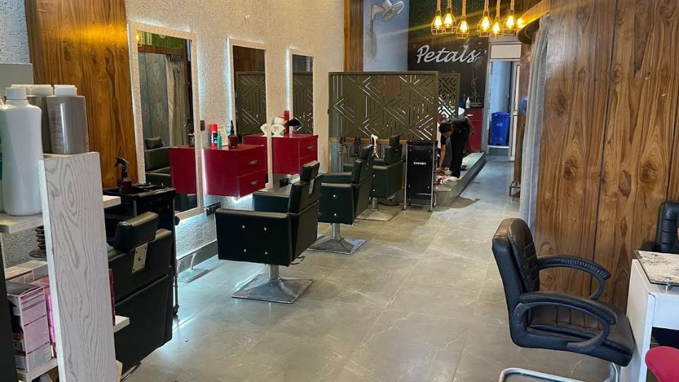 Petals Family Salon Peer Muchalla Zirakpur