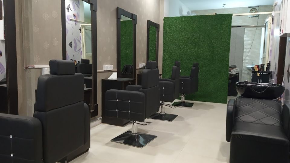 About Shine Unisex Salon Peer Muchalla Zirakpur