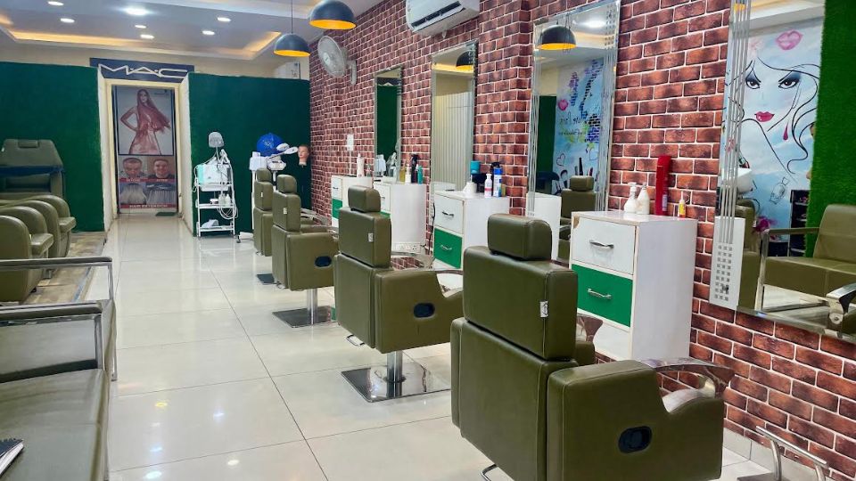 Hair Launch A Unisex Salon Green Lotus Avenue Zirakpur