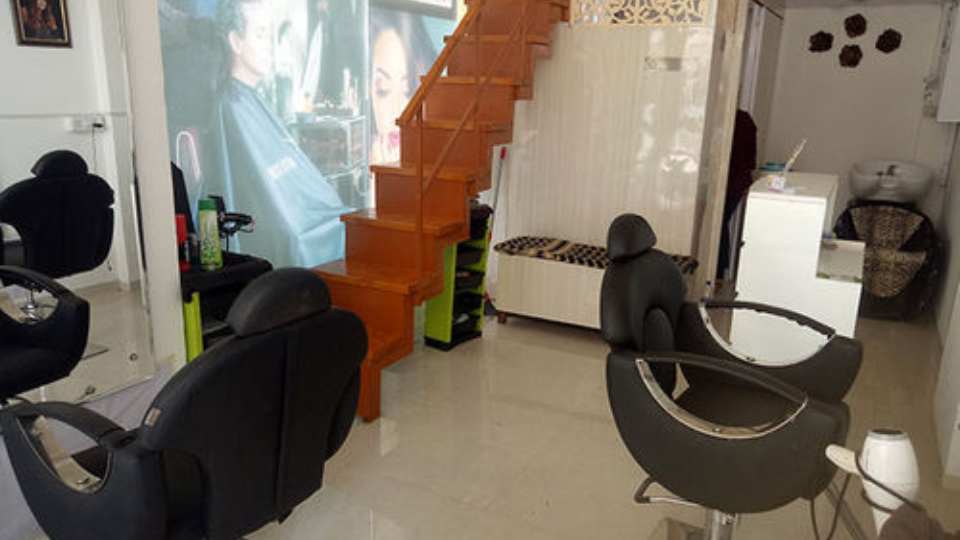 Reeva Unisex Salon Sector 103 GURGAON