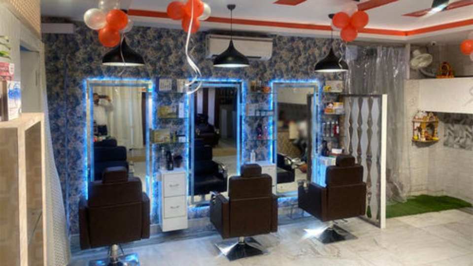 The Mac 18 Unisex Salon Sector 43 GURGAON