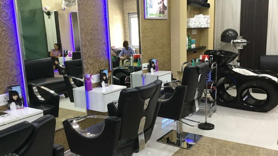 Alex Unisex Salon Sector-19 Chandigarh