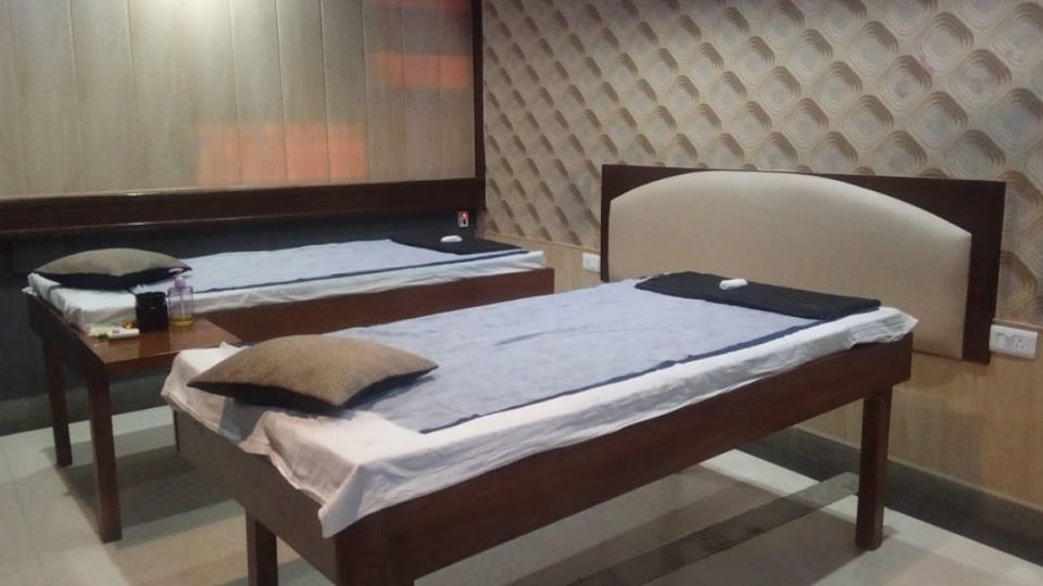 Golden Glow Spa 34 Chandigarh Sector-34 Chandigarh