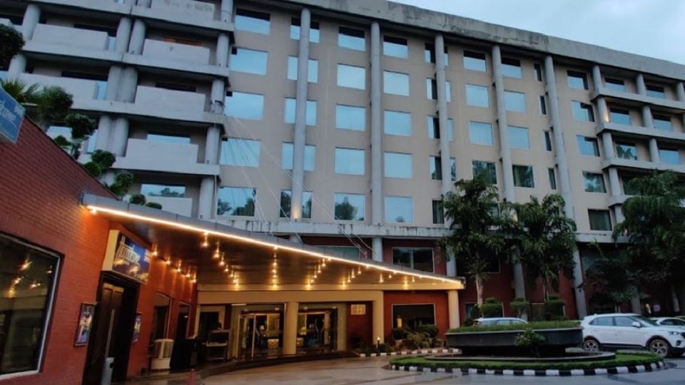 James Hotel Sector-17 Chandigarh