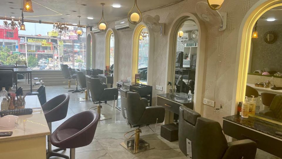 Avi's Unisex Salon VIP Road Zirakpur