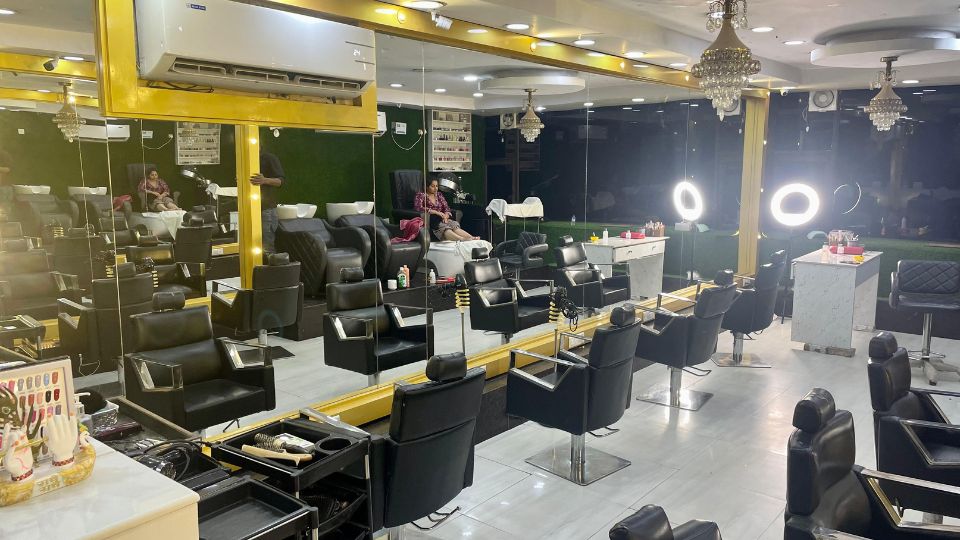 AJ Luxury Salon Sector-44 Chandigarh