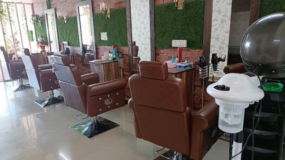 The Hype- A luxury Family Salon VIP Road Zirakpur