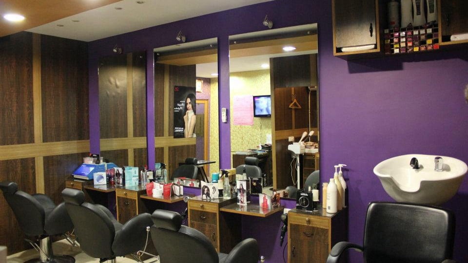 Mohmmads Hair Art Unisex Salon Sector-16 Chandigarh