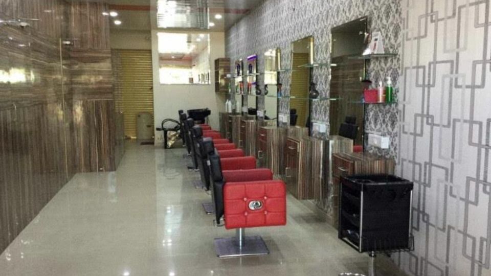 New Live Master Unisex Salon Western Tower KHARAR