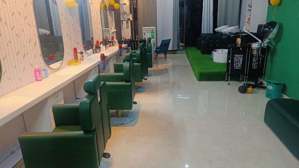 SR A Family Salon Motiaz Harmony City KHARAR