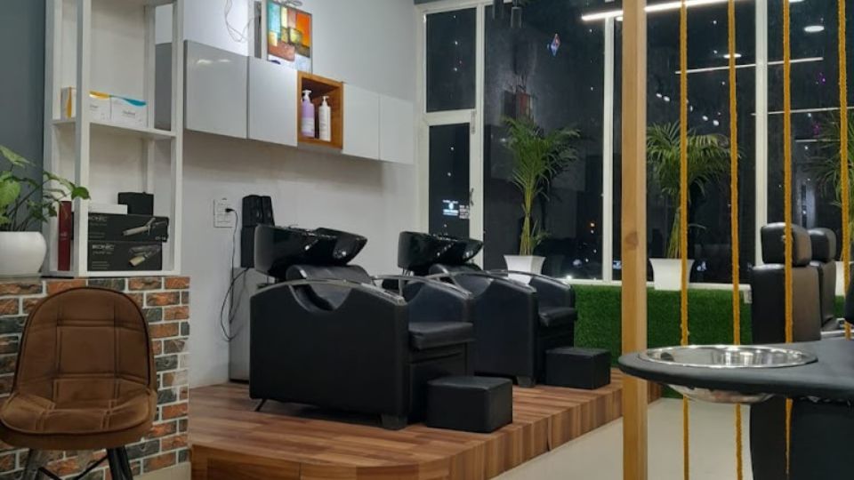 Bombshell Studio Gmada Aerocity Mohali