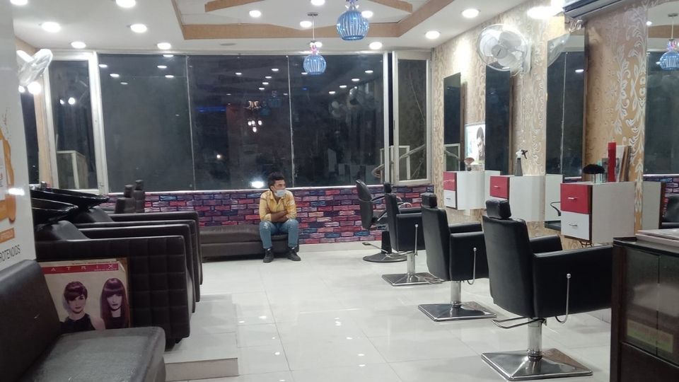 Cuts N Bangs Unisex Salon Phase-5 Mohali