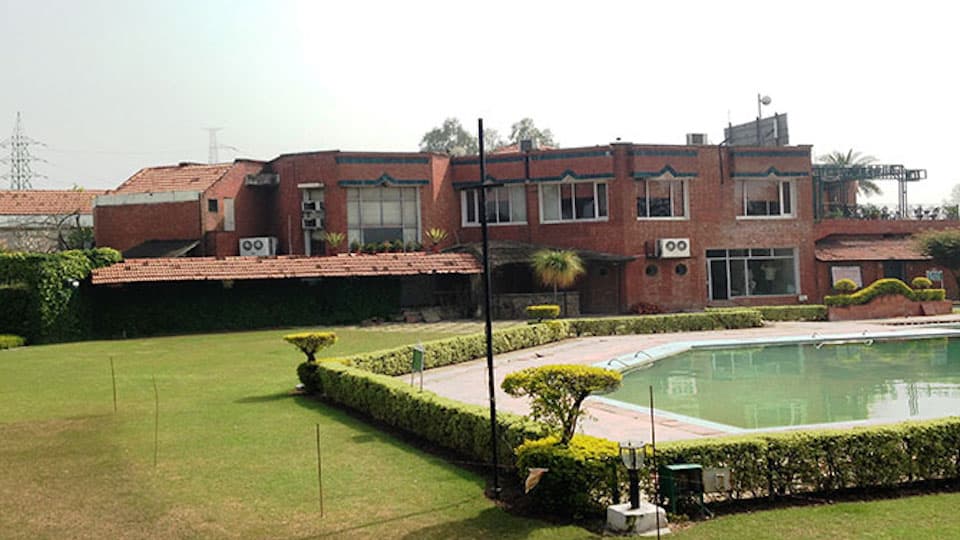 North Park Polo Hotel Sector 32 Panchkula