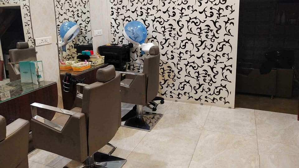 Sunny's Cuts & Curls Unisex Salon Zirakpur