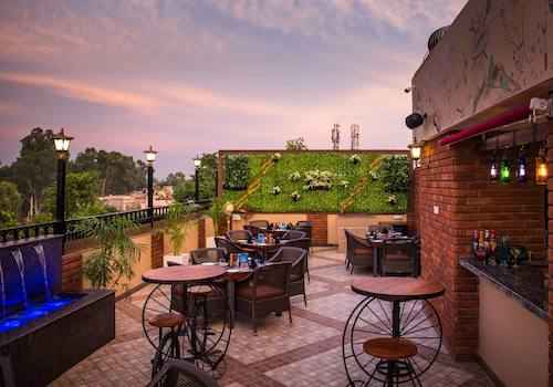 glades hotel mohali