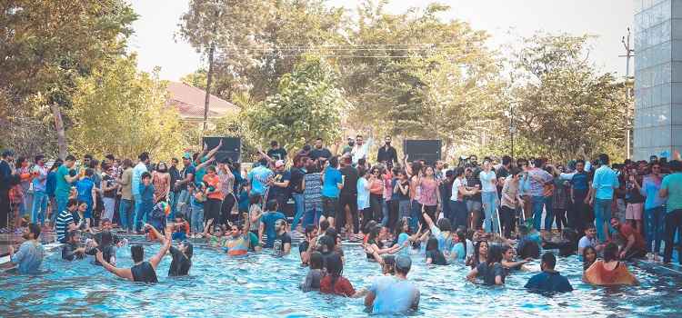 dip-and-dance-pool-party-holiday-inn-panchkula-17-march-2018