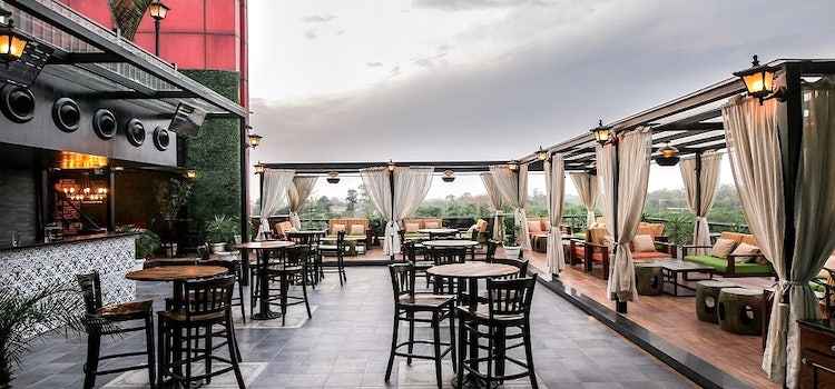 https://www.shoutlo.com/articles/rooftop-bars-in-chandigarh