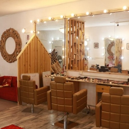 Meenakshi Dutt Makeovers